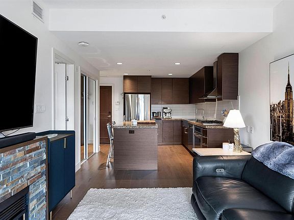 5th image of 1400 Lynburne Pl #720