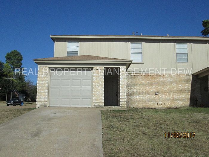 1st image of 852 NW Summercrest Blvd