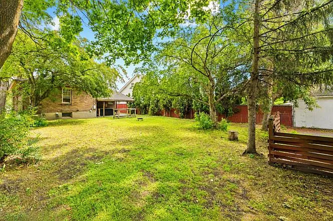 6 bed, 2580 sqft, $3,600 — Photo 2