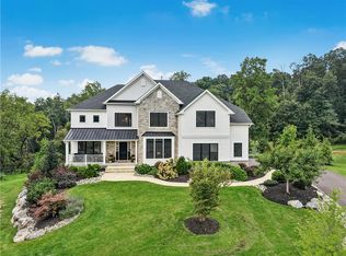 2505 Stonewall Dr, Center Valley, PA 18034