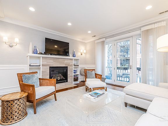 3rd image of 2223 W Wabansia Ave APT 1W