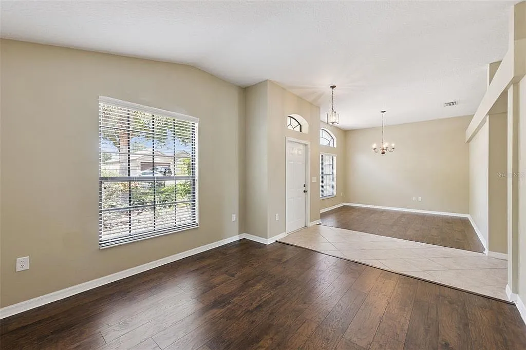 4 bed, 2.0 bath, 2074 sqft, $2,395 — Photo 4
