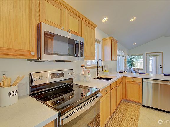 5th image of 11003 Meridian Drive SE #19