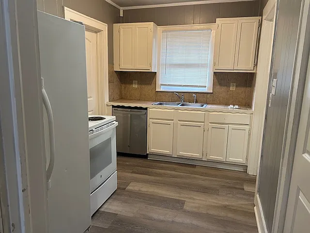 1126 E Houston St — Photo 6