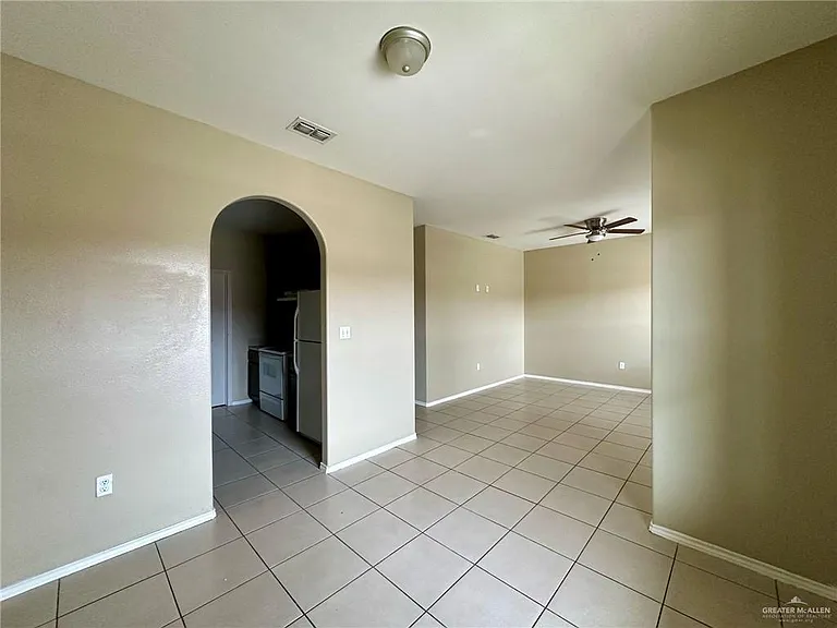 2010 Miroslava Ave #12 — Photo 6