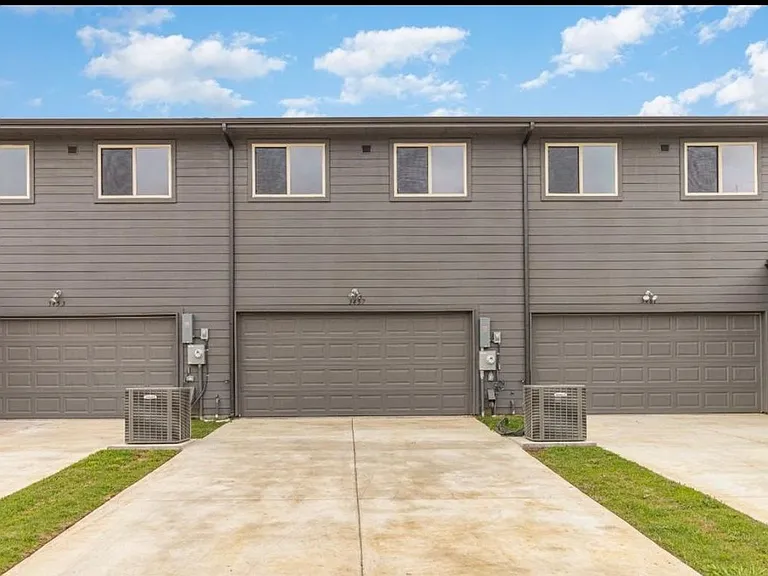 3413 Solana Cir — Photo 2