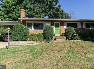 910 Meadow Ln SW, Vienna, VA 22180