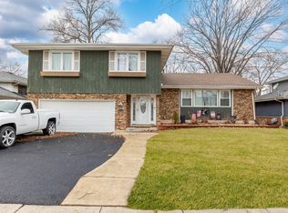 17742 Larkspur Ln, Homewood, IL 60430