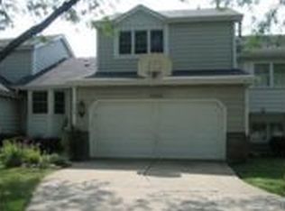 626 Dunsten Cir, Northbrook, IL 60062