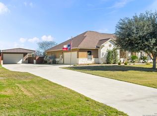 113 S Abrego Xing, Floresville, TX 78114