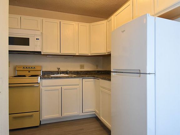5th image of 801 W Villard St #39