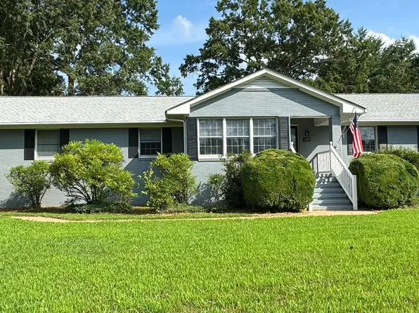 1430 Riverview Dr, West Point, VA 23181