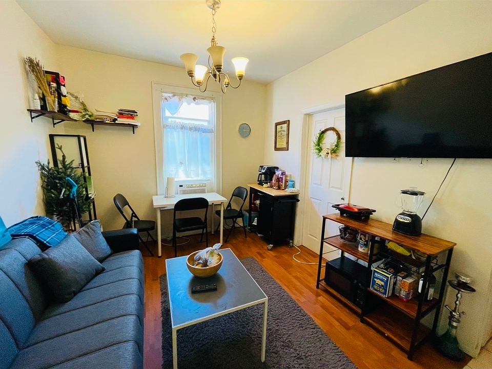 1st image of 4010 47th Ave APT 2R