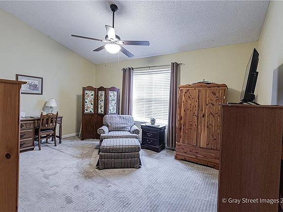 4th image of 2019 Shields Rd #8