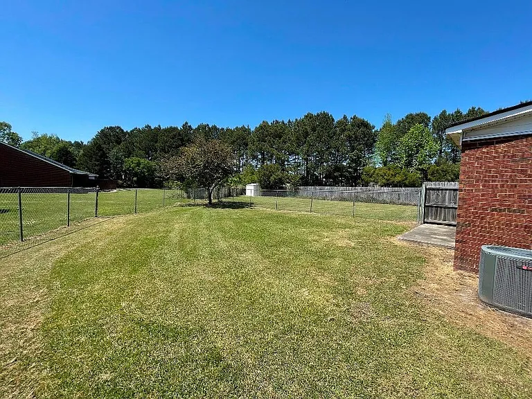 1104 Park West Dr #A — Photo 19