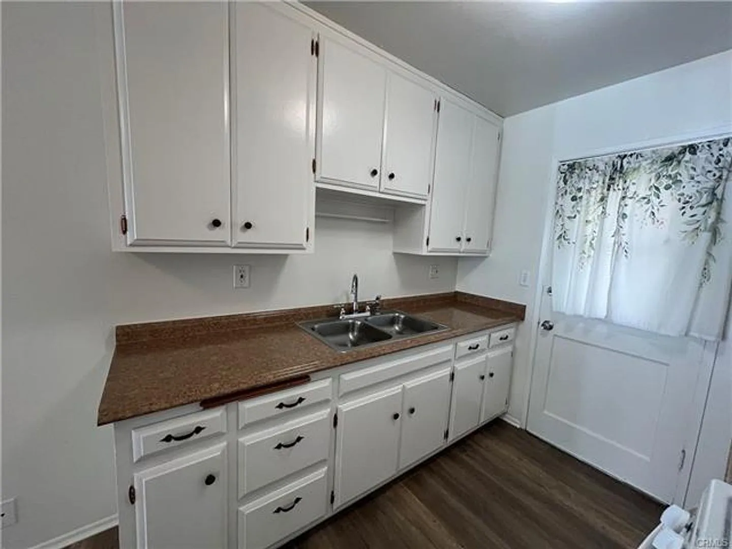Beautifully renovated 2-bedroom - 55+ community — Photo 4