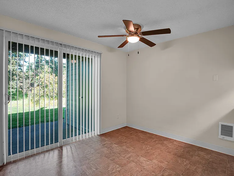 Riverview Apartments — Photo 32