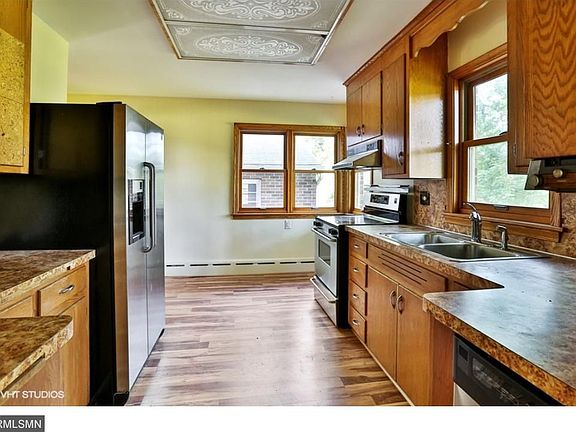 2nd image of 2473 Lake Ave