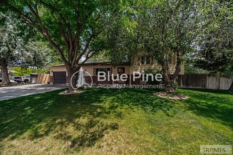 4 bed, 2.0 bath, 2187 sqft, $2,195 — Photo 4