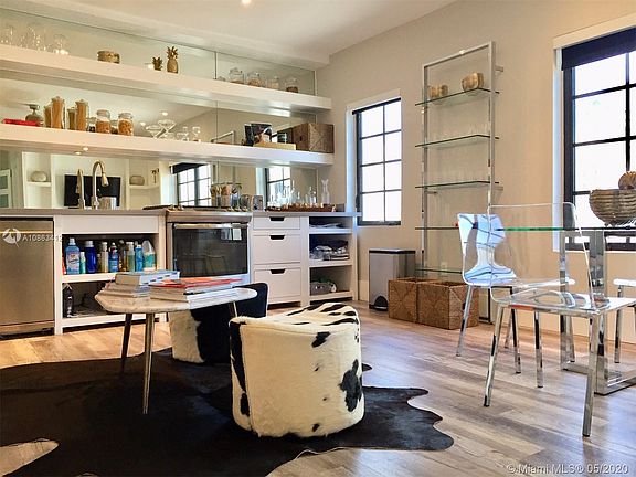 2nd image of 1619 Jefferson Ave APT 21