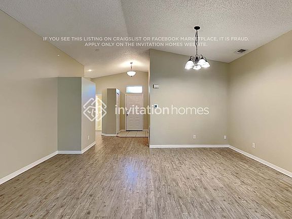 4th image of 866 Villa Dr