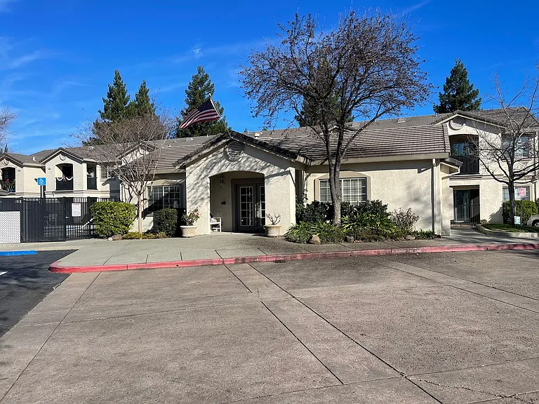 Whispering Oaks — Photo 18