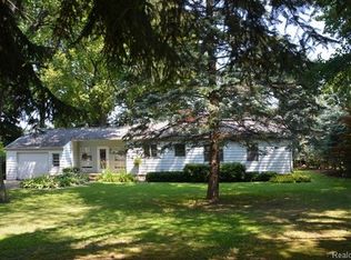 3432 Lexington Dr, Waterford, MI 48328
