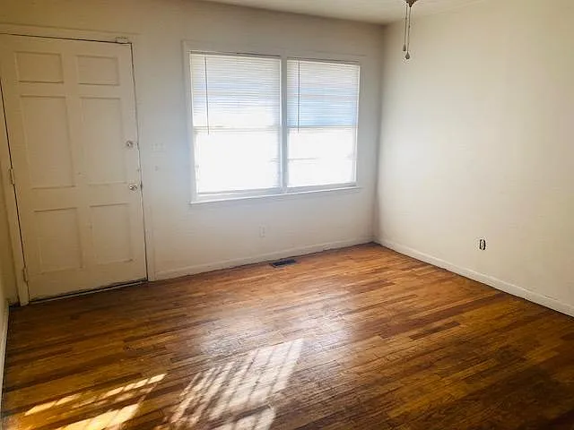 914 Chesterfield Dr — Photo 4
