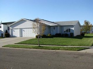 4506 Turnbow Ln, Bismarck, ND 58503