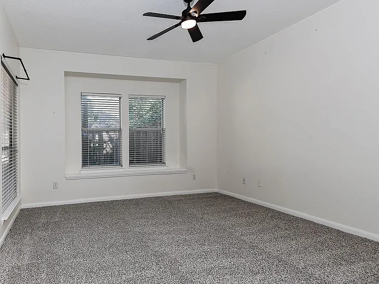 35 S Avonlea Cir — Photo 13