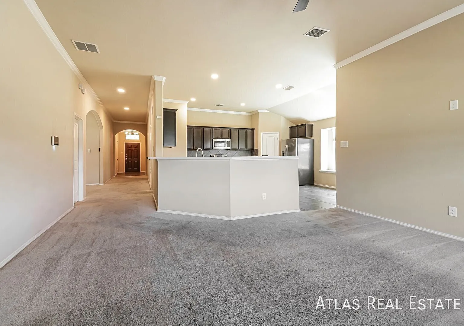 Beautiful 4-Bedroom Home with Waterfront Views in Cross Oak Ranch! — Photo 3