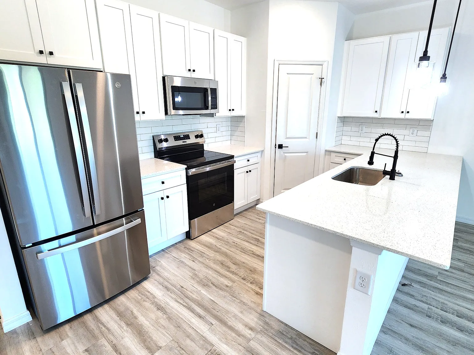 3 bed, 1188 sqft, $1,850 — Photo 1