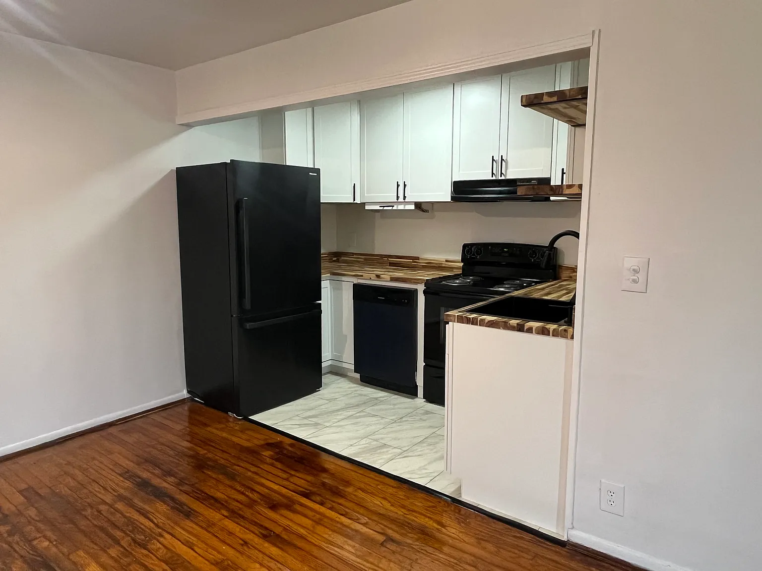 10 bed, 4246 sqft, $7,500 — Photo 2