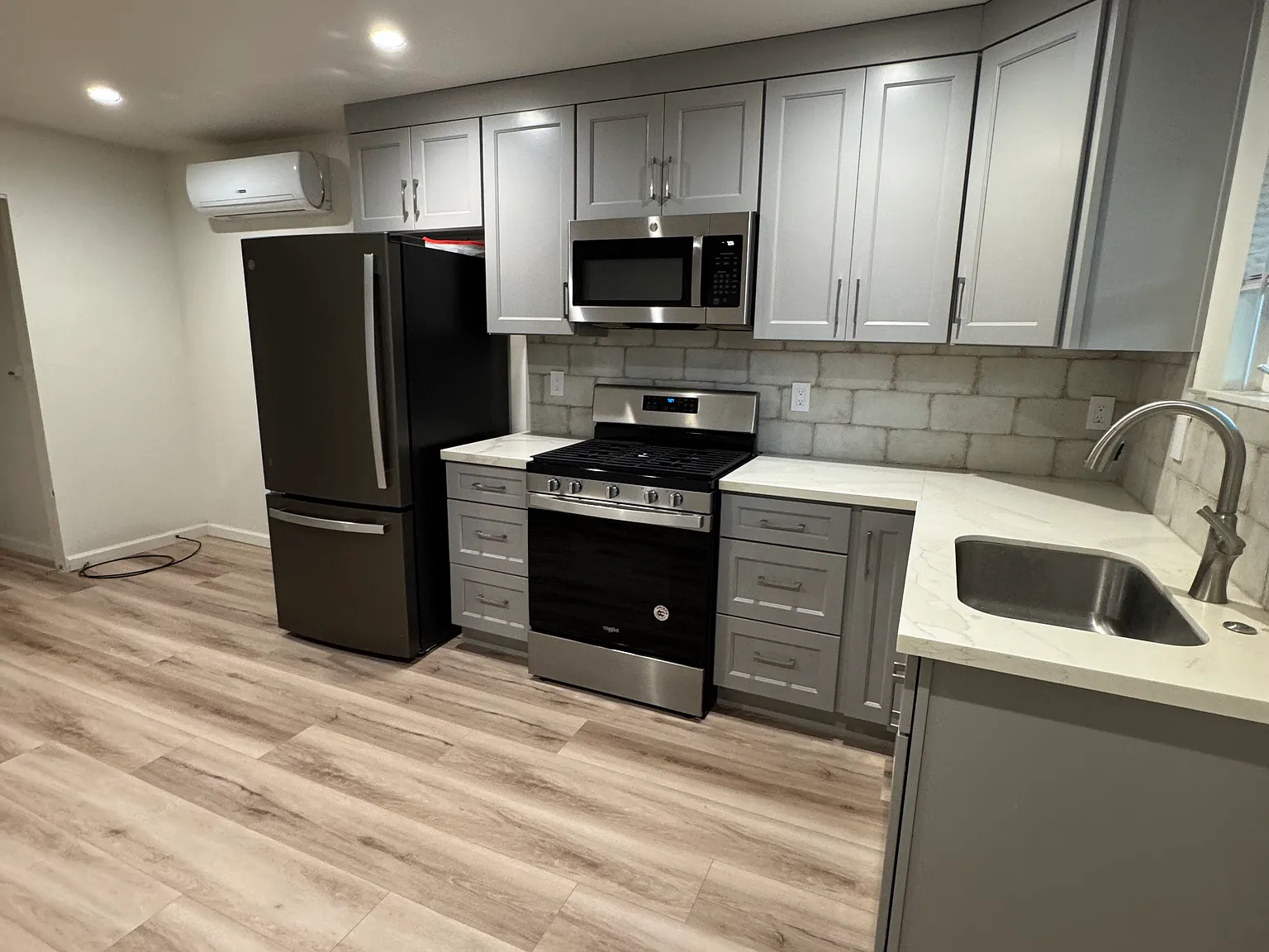 3 bed, $3,200 — Photo 2