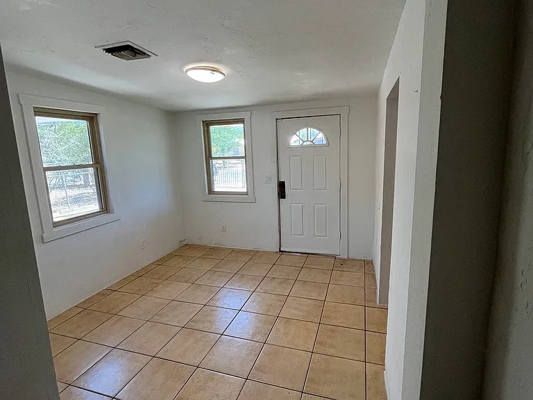 1426 W Delaware St #1 — Photo 9