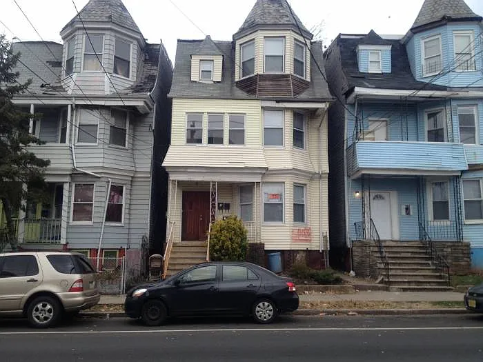 583 Bergen St photo 1