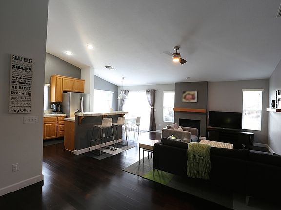 4th image of 2537 Marie Antoinette Dr