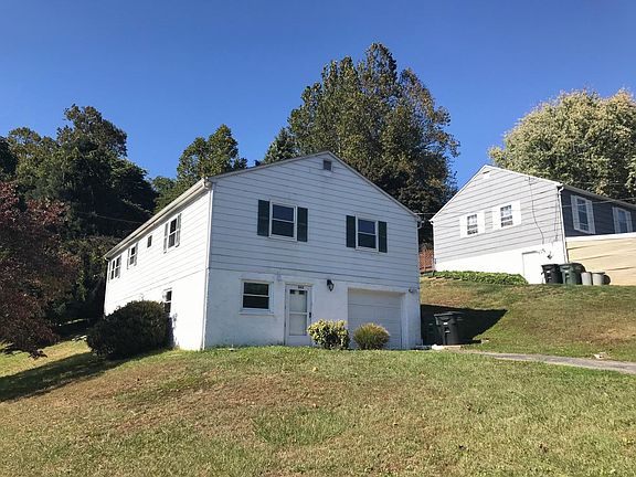 2nd image of 302 Buchanan Dr