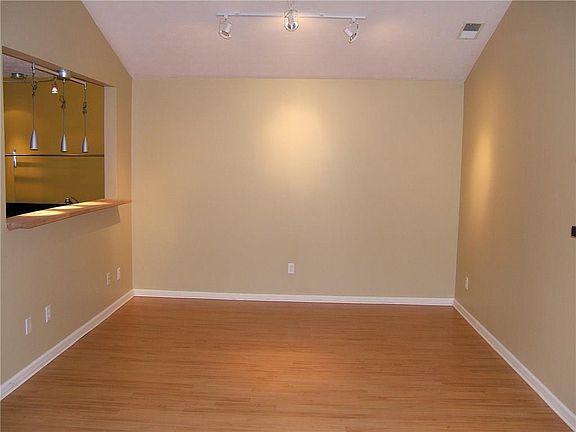 3rd image of 1747 E 56th St APT E
