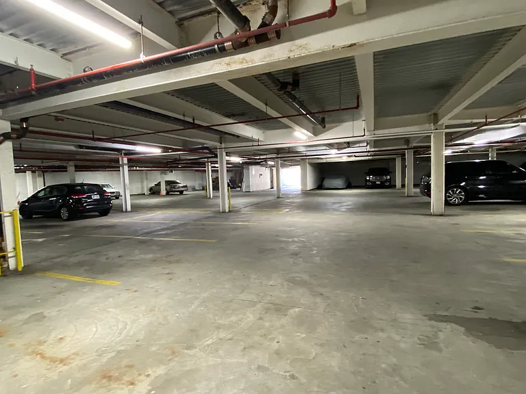 44 Hilton Ave #D2 — Photo 11