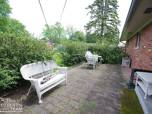 3rd image of 8141 Laura Lynne Ln