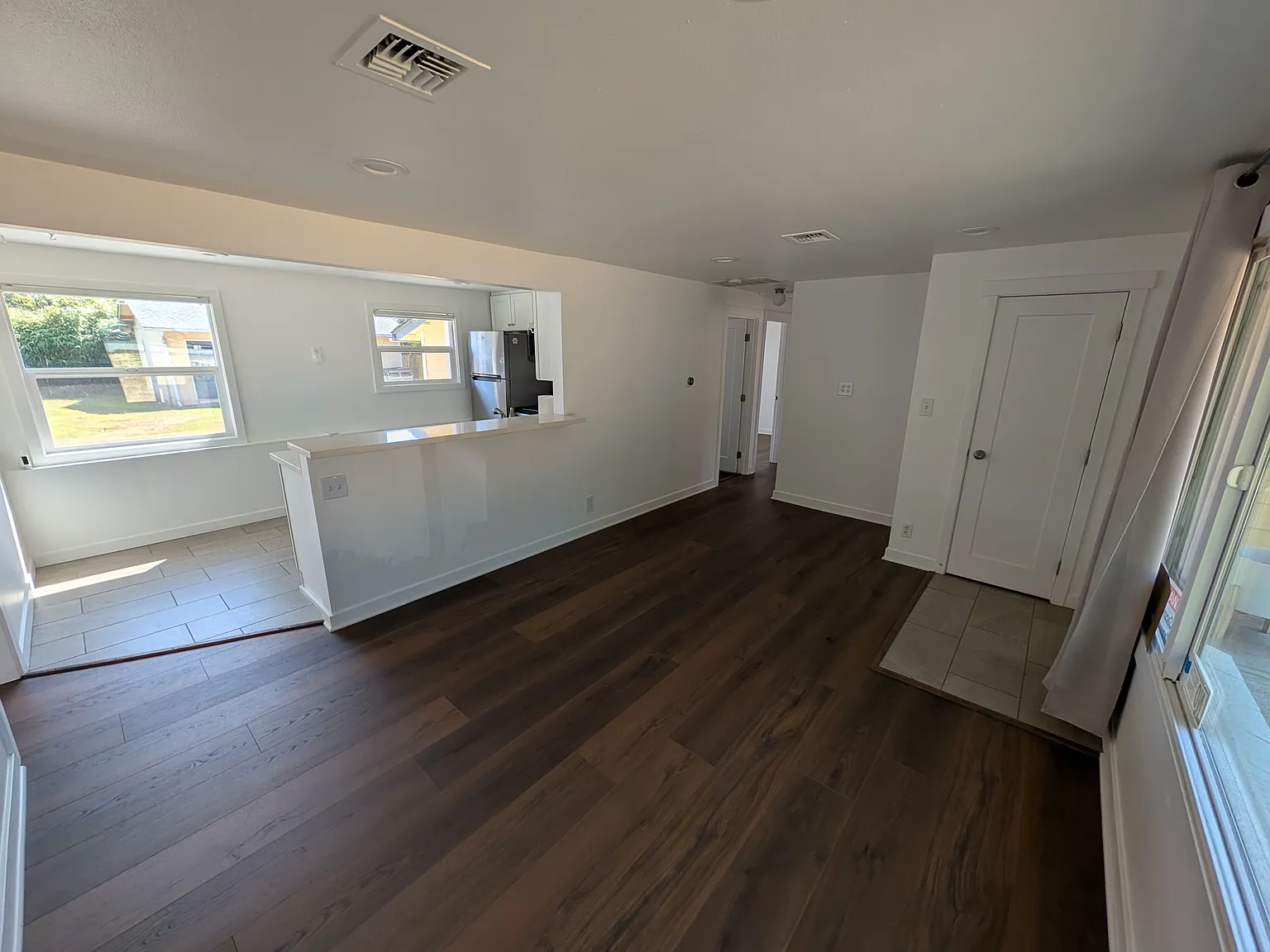 3 bed, 1003 sqft, $2,850 — Photo 4