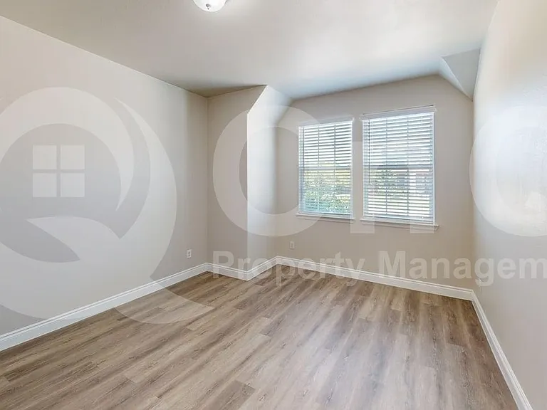 204 Rosewood Dr — Photo 16