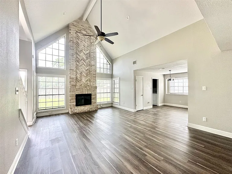 2523 Castle Pl — Photo 5