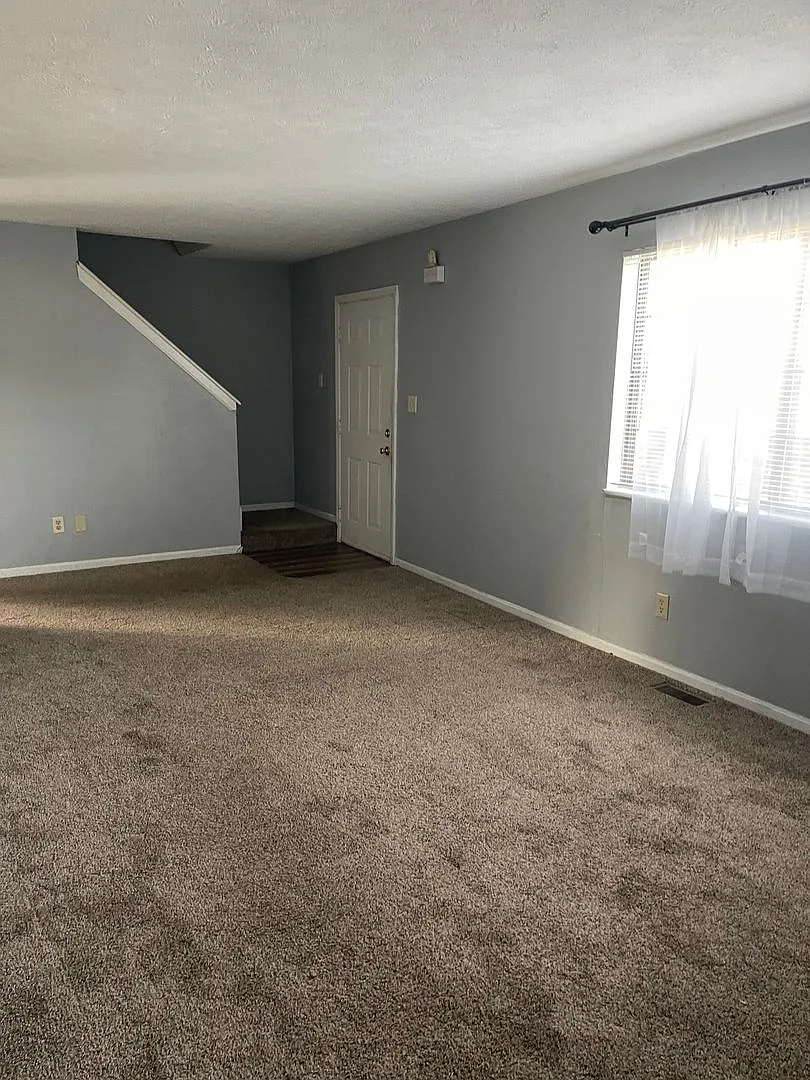 3 Bd 1.5 Ba with 2 car garage — Photo 4