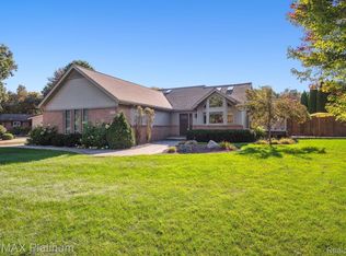 5076 Forest View Ct, Brighton, MI 48116
