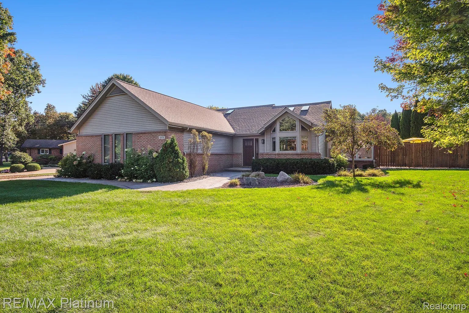 5076 Forest View Ct photo 1