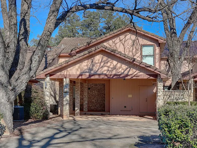 2745 Bandera Hwy — Photo 1
