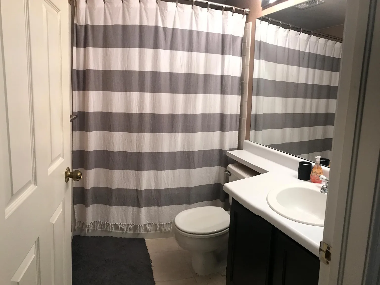 2 bed, 964 sqft, $1,990 — Photo 2
