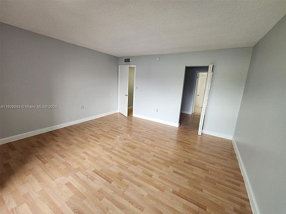 3rd image of 9371 Fontainebleau Blvd APT I237
